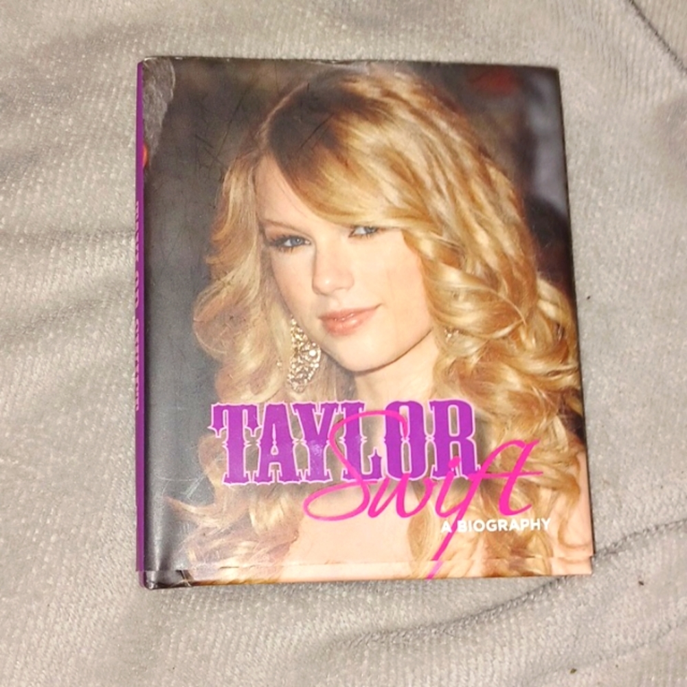 Taylor Swift purse sized book